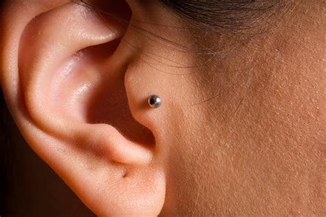 Microdermal Piercing en el Pecho: Todo lo que Debes Saber